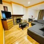 Modern 5-Bed Home With Garden & Spectacular City Views