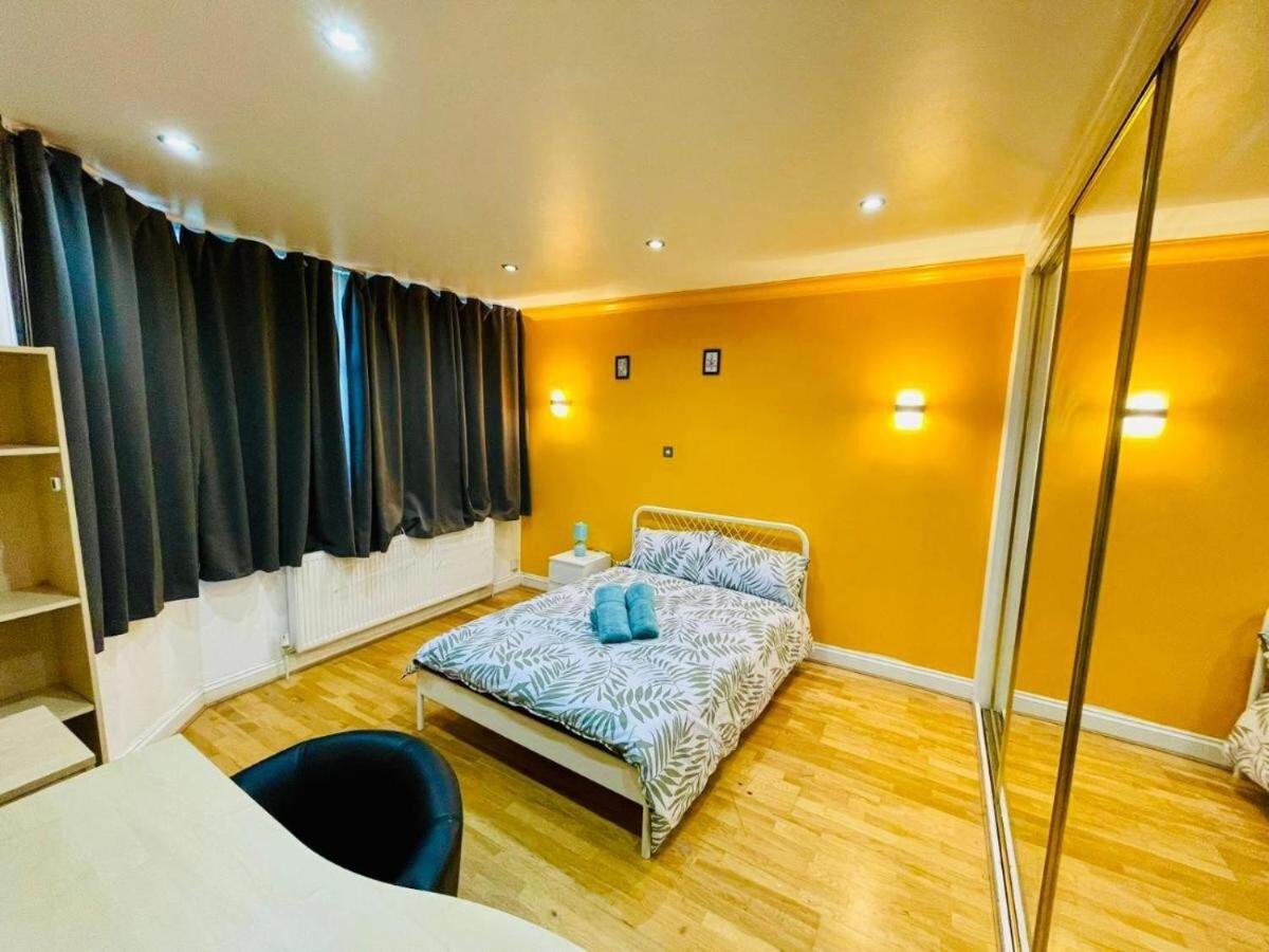 Modern 5-bed With Garden & Spectacular Views * Londra