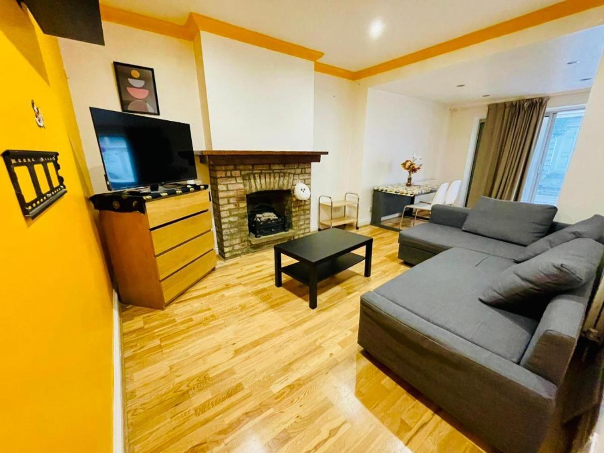 Modern 5-bed With Garden & Spectacular Views Casa vacanze