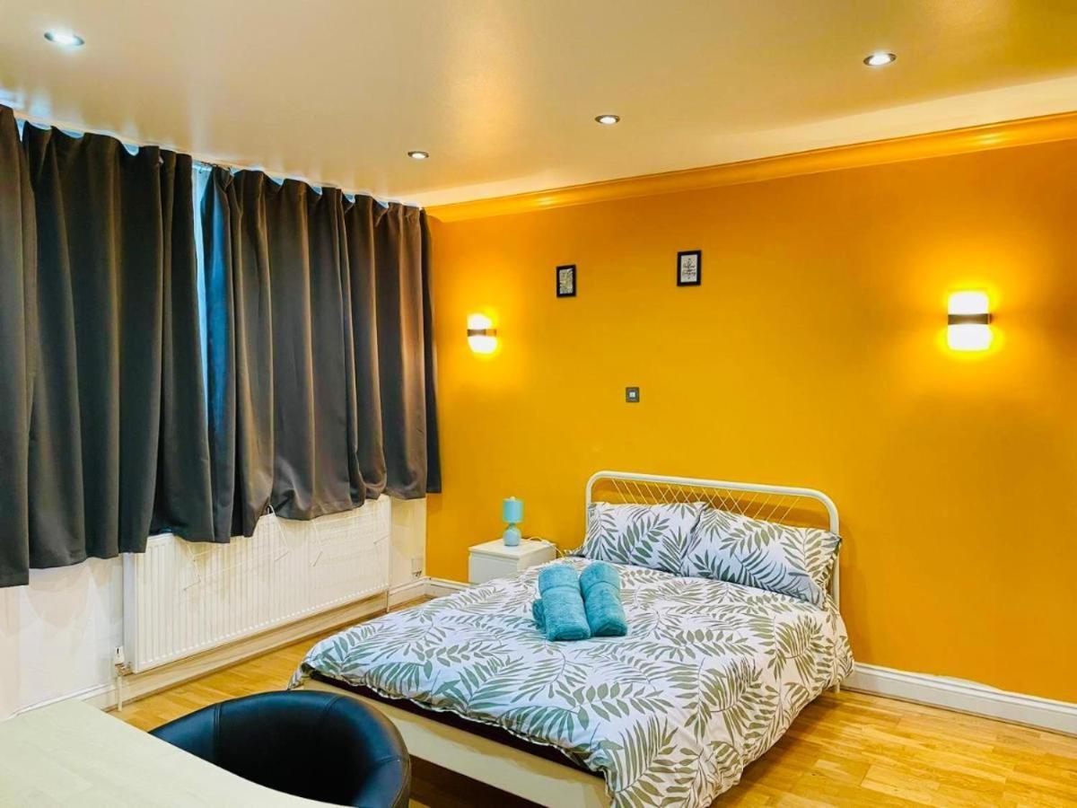Casa vacanze Modern 5-bed With Garden & Spectacular Views Londra