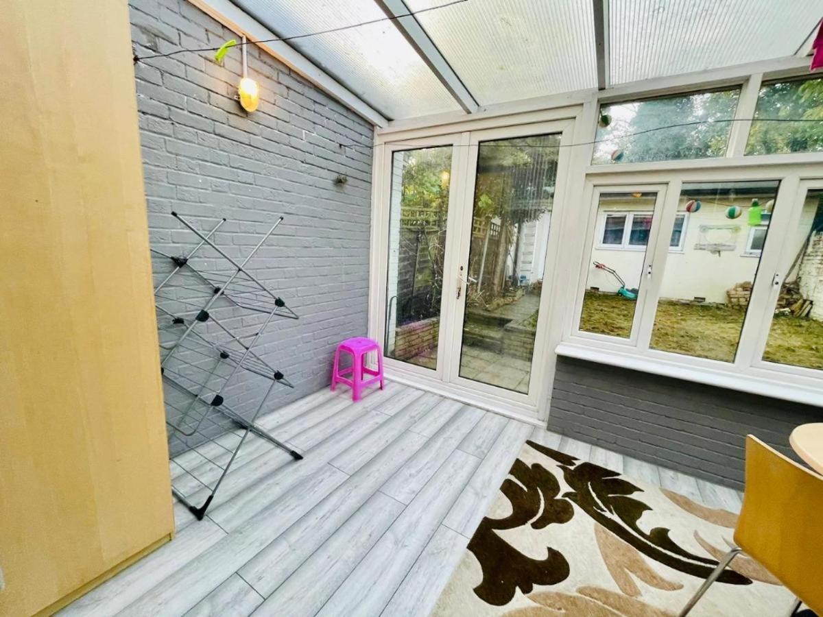 Casa vacanze Modern 5-bed With Garden & Spectacular Views